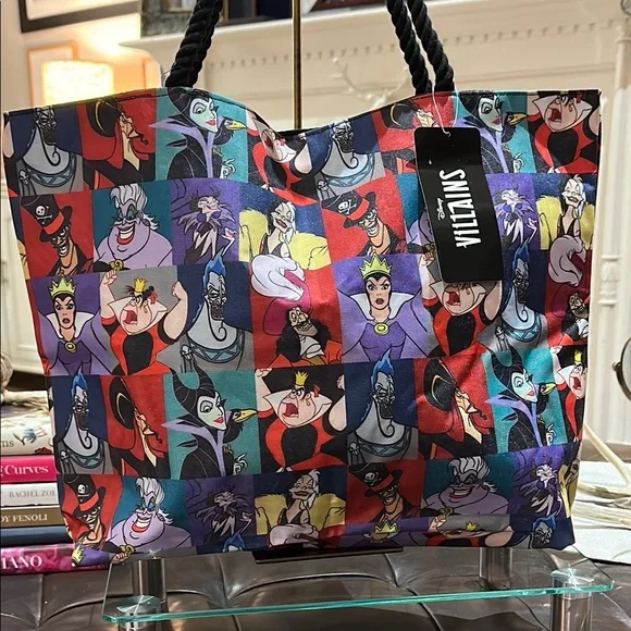 Disney® Villians Colorful Print Cover, Tote Bag. Velcro Closure NWT, uncarried! - Picture 2 of 12